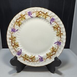 Aynsley England Bone China Grape & Leaf Salad Plate 8-1/4" Vintage (Q)